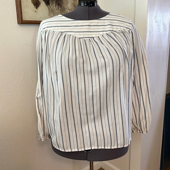 Tops - 💙XXL LEE Shape Illusions💙